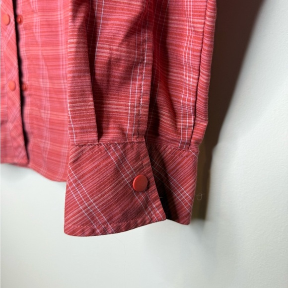 Patagonia Red Plaid Women's Shirt - Picture 4 of 7